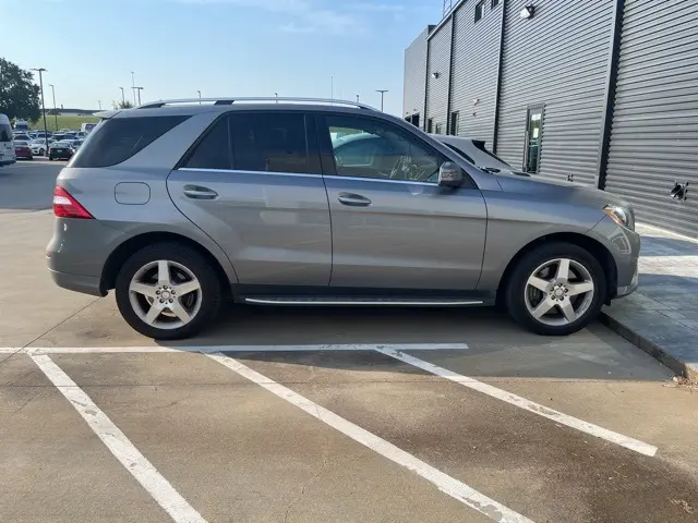 2013 Mercedes Benz ML 550 4MATIC photo 3