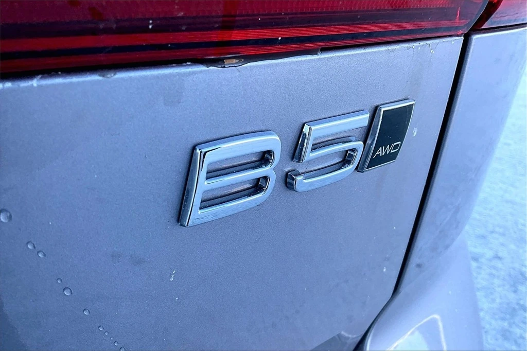 2026 Volvo - image 9