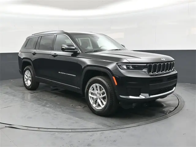 2025 Jeep Grand Cherokee L Laredo's photo