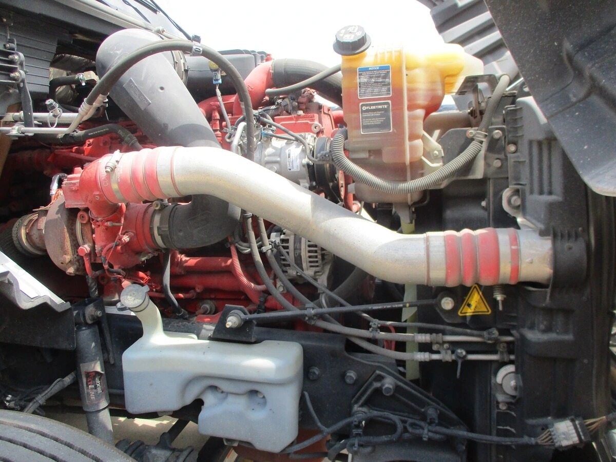 2022 International LT in Altoona, IA — photo 8