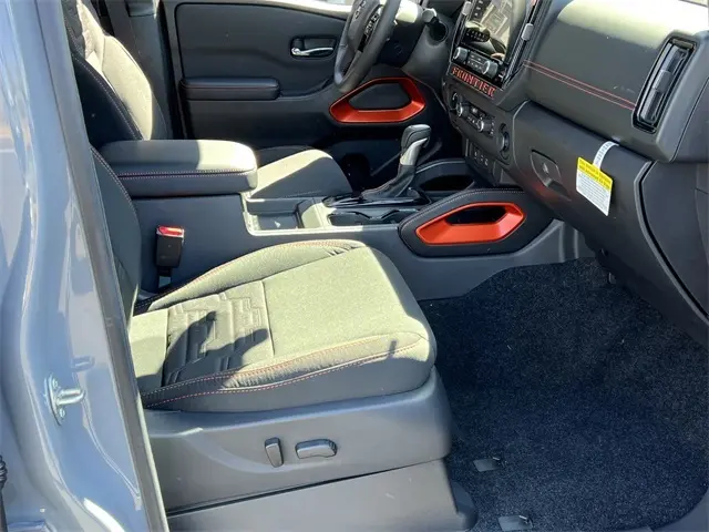 2025 Nissan Frontier PRO-4X photo 22