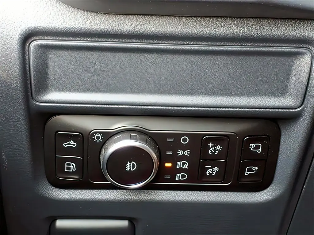 2025 Ford F-150 XLT photo 13
