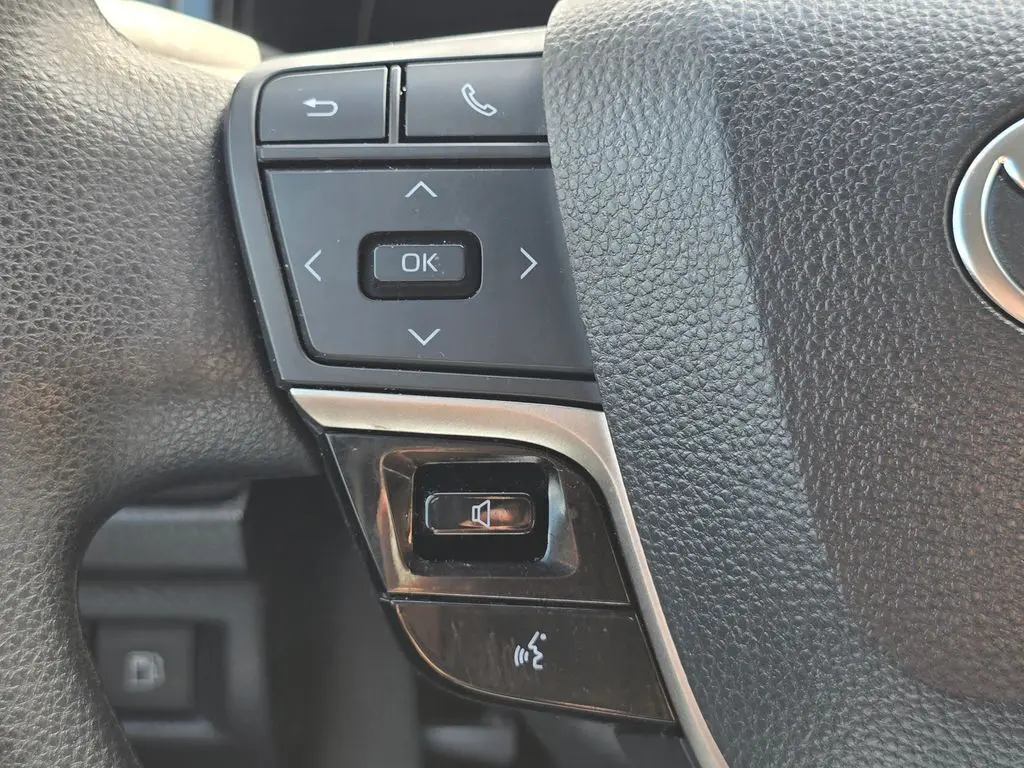 2025 Toyota Camry LE photo 29