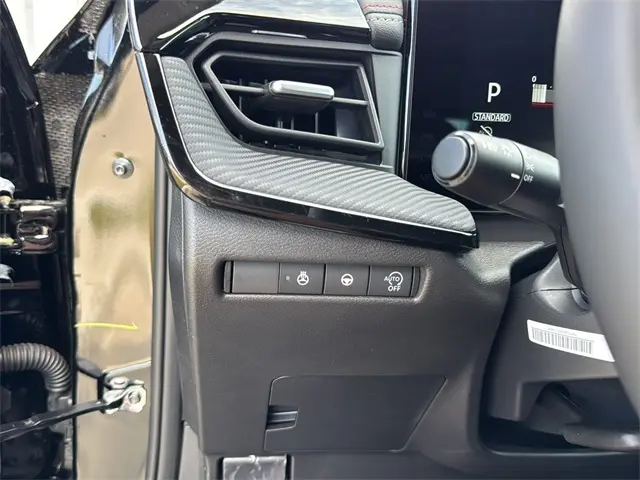 2026 Nissan Kicks SR photo 24