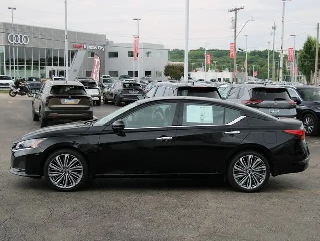 Used 2023 Nissan Altima SL with VIN 1N4BL4EW4PN375865 for sale in Kansas City