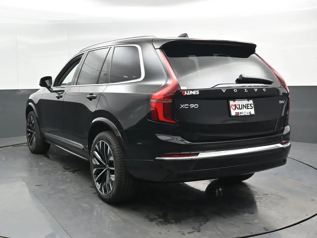 2026 Volvo - image 8