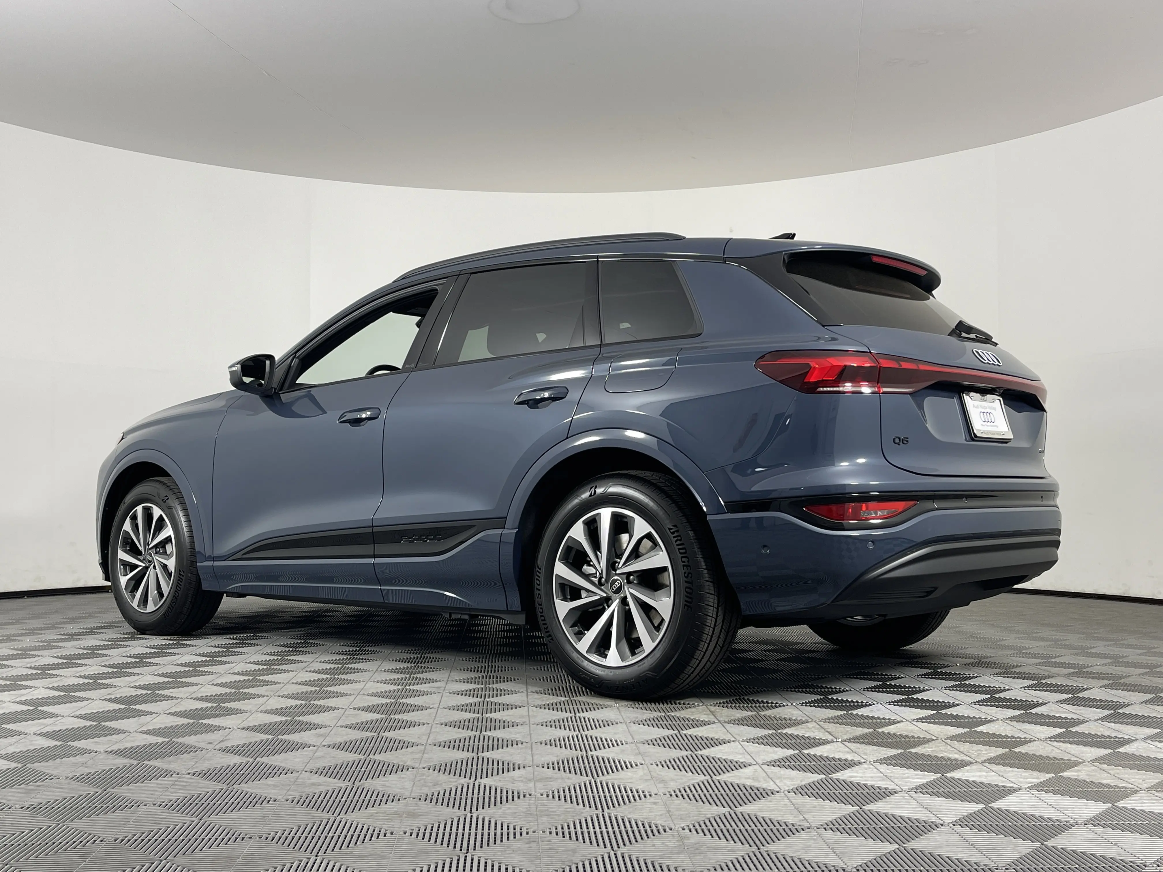 2025 Audi Q6 E-tron Prestige photo 11