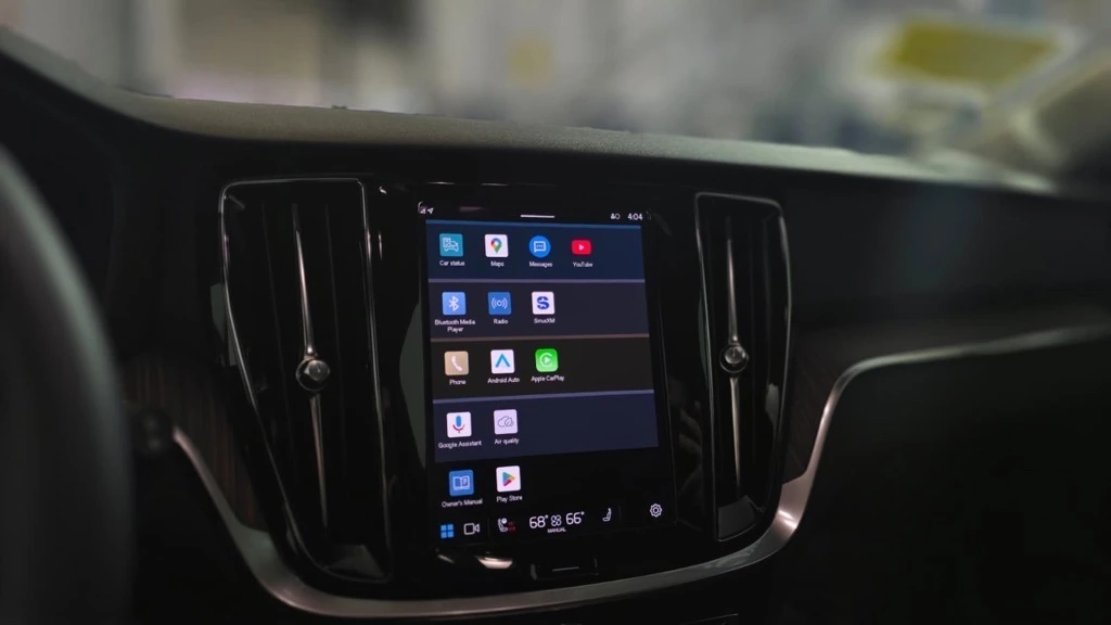 2025 Volvo - image 21