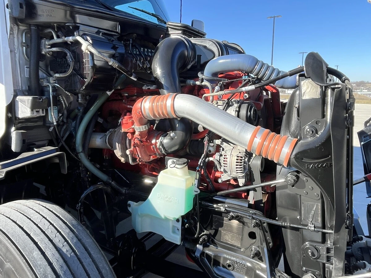 2023 Peterbilt 579 - image 15