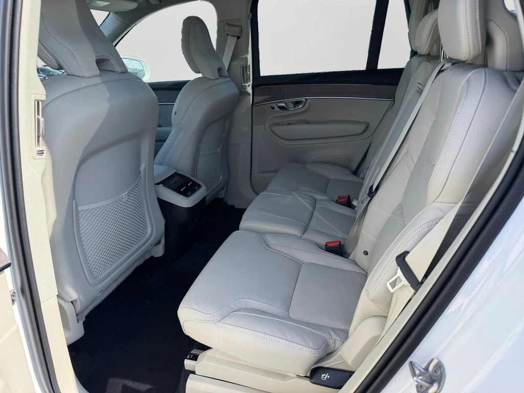 2026 Volvo - image 10
