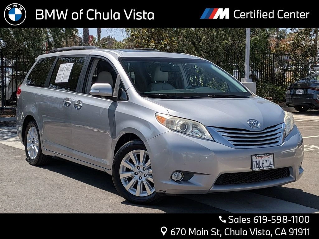 2014 Toyota Sienna Limited V6 7-Passenger's photo