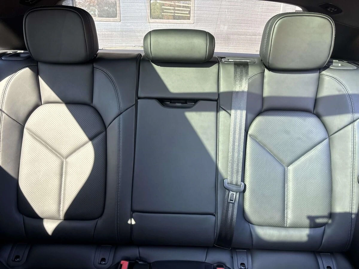 2026 Porsche Macan Base - Photo 37