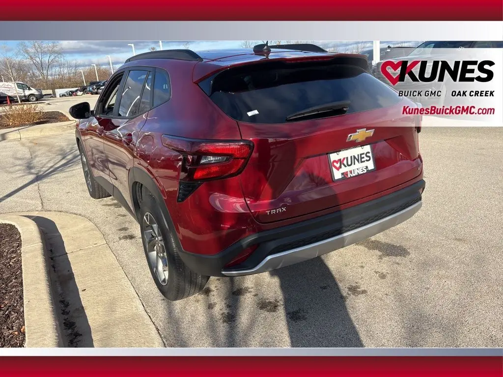 2025 Chevrolet Trax LT photo 3