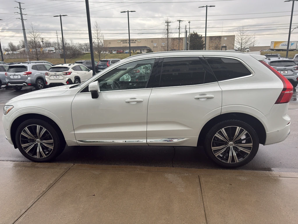 2023 Volvo - image 5