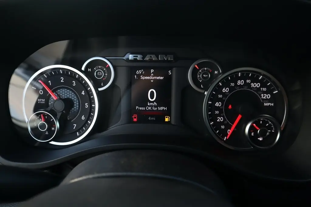 2025 Ram 1500 Tradesman photo 4