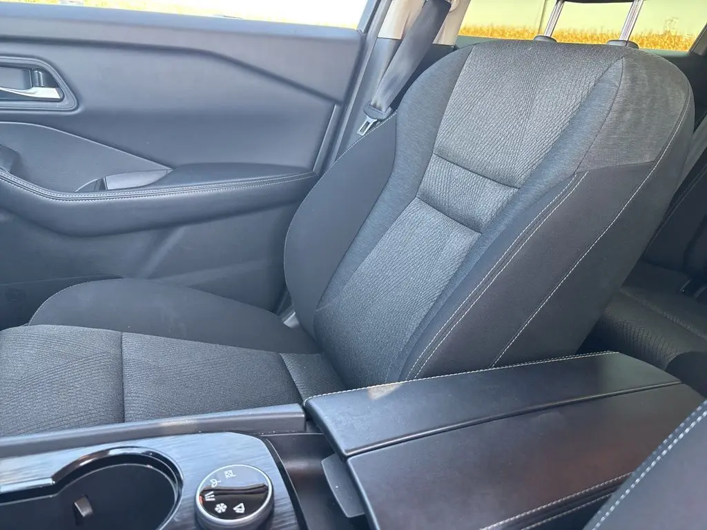 2024 Nissan Rogue SV photo 21