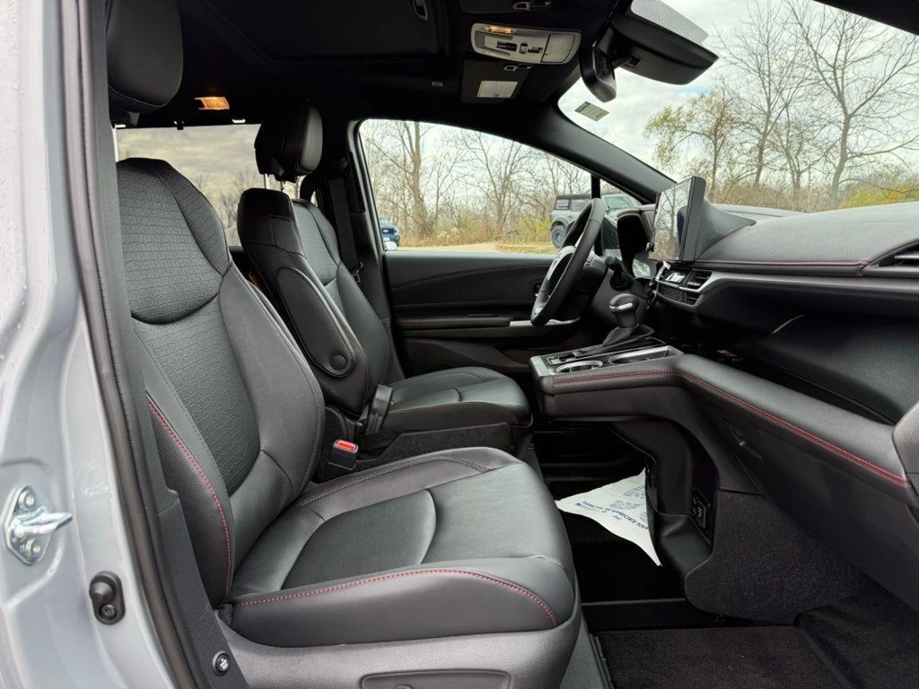 2025 Toyota Sienna XSE - Photo 22