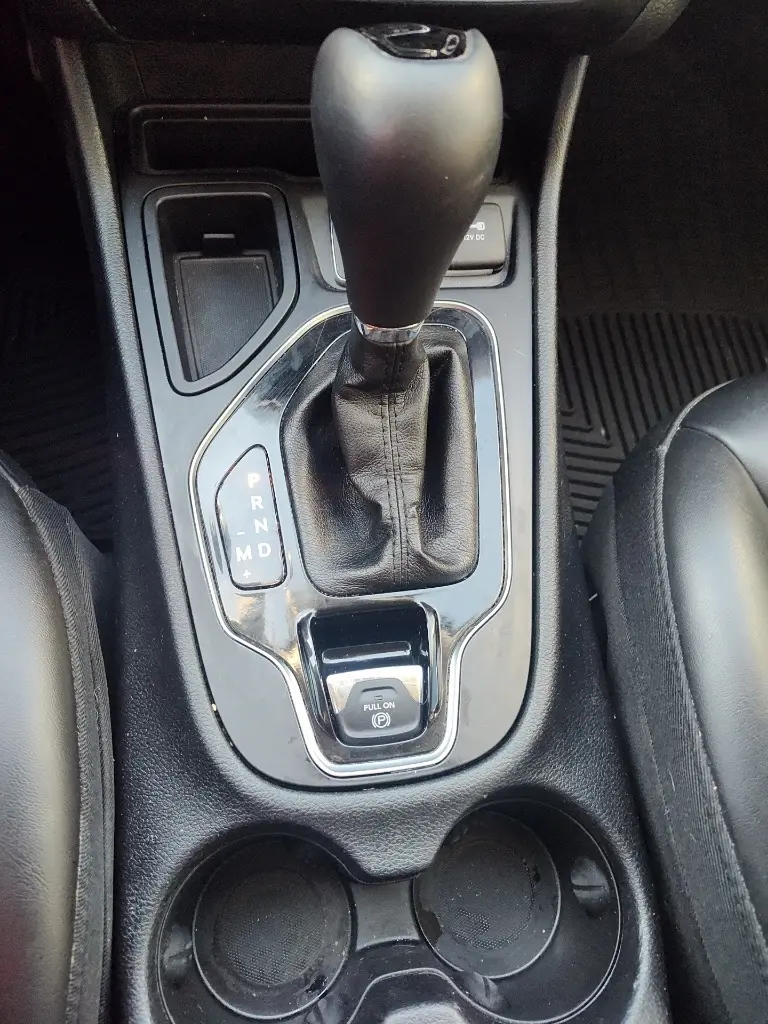 2020 Jeep Cherokee Altitude photo 14