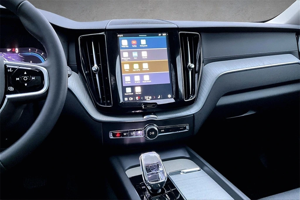 2025 Volvo - image 9