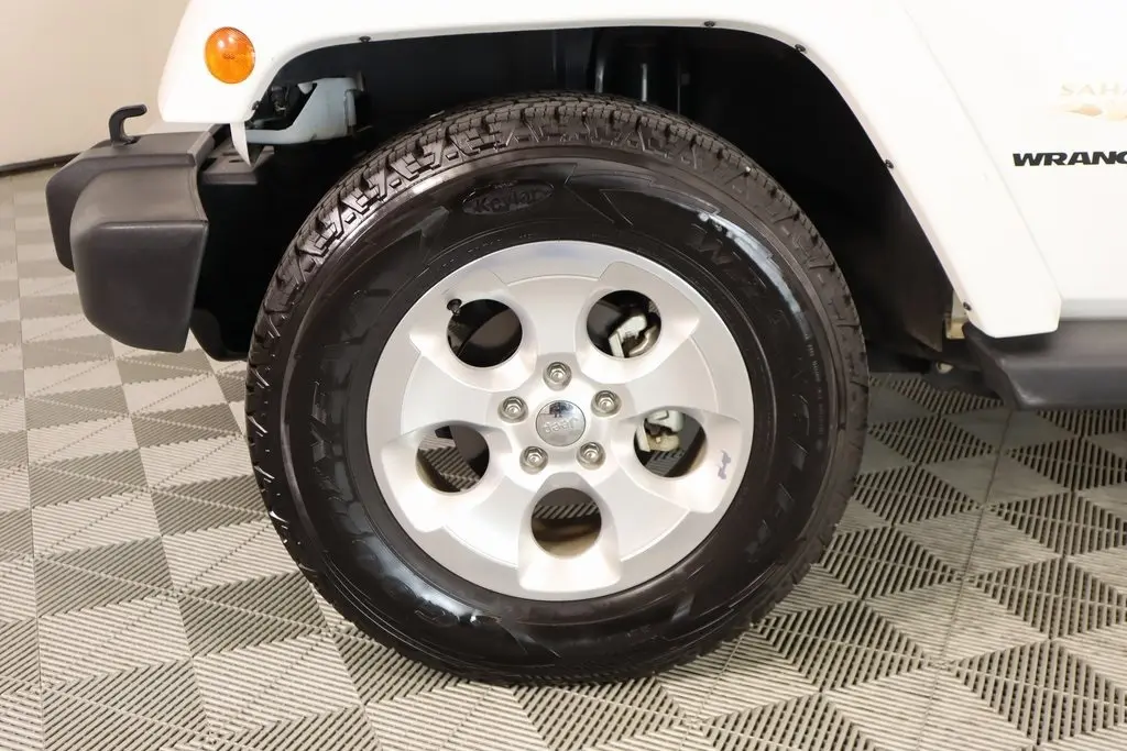 2015 Jeep Wrangler Sahara photo 11