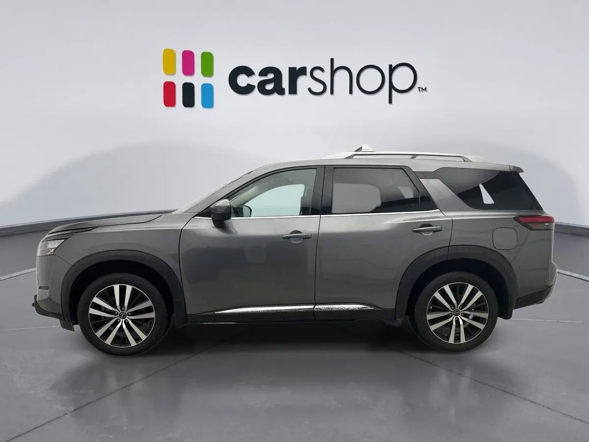 2025 Nissan Pathfinder Platinum photo 2