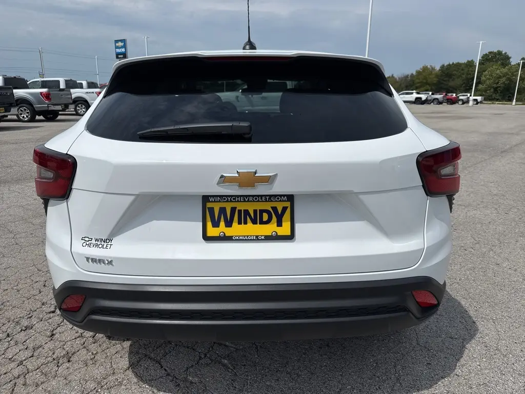 2025 Chevrolet Trax LS photo 6