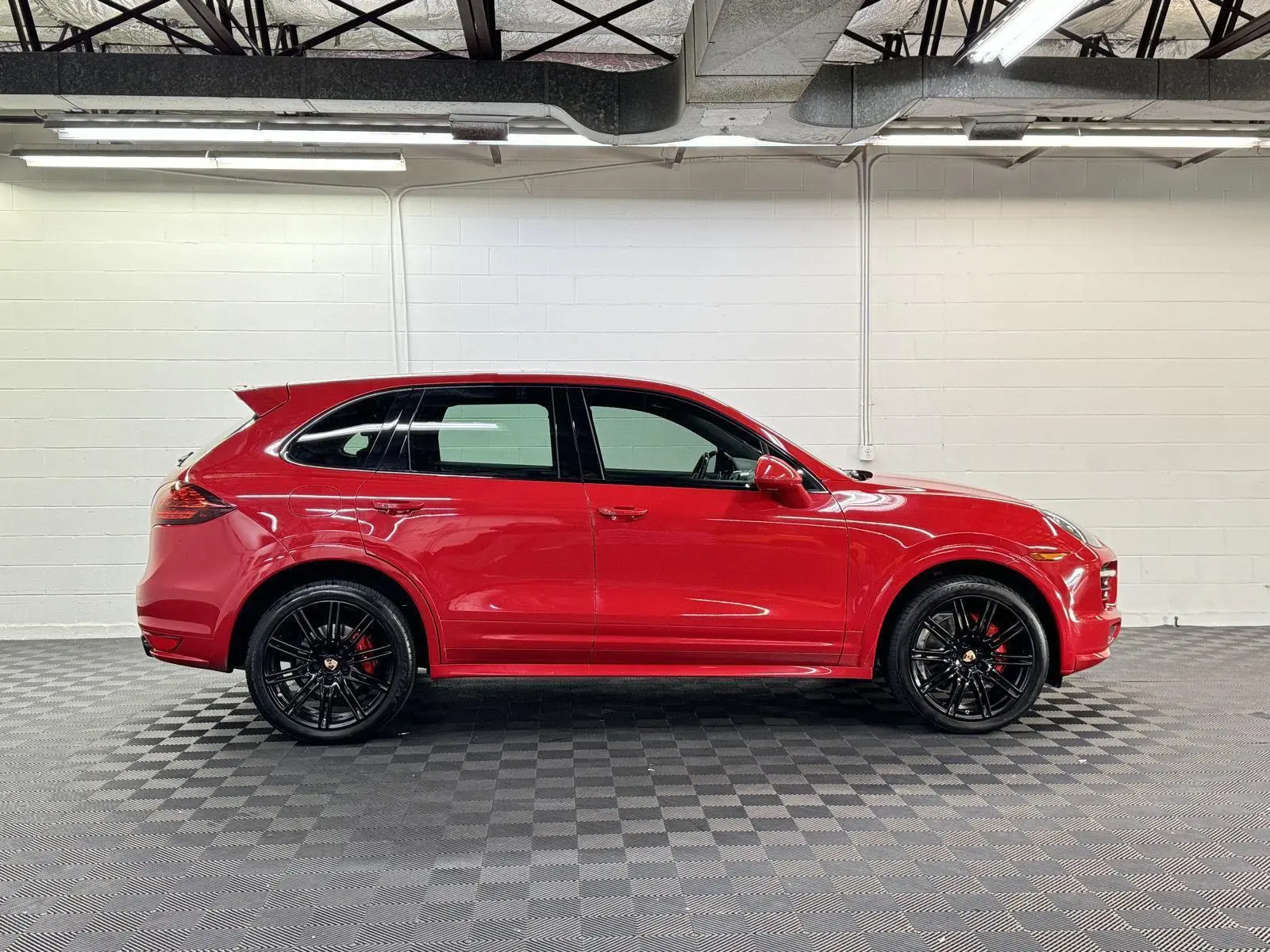 2013 Porsche Cayenne GTS photo 4