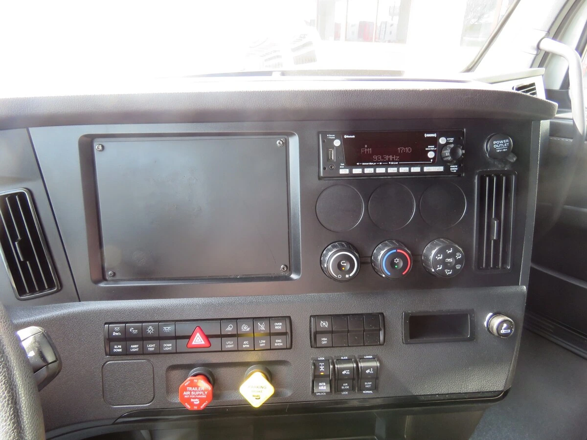 2023 Freightliner Cascadia - image 20