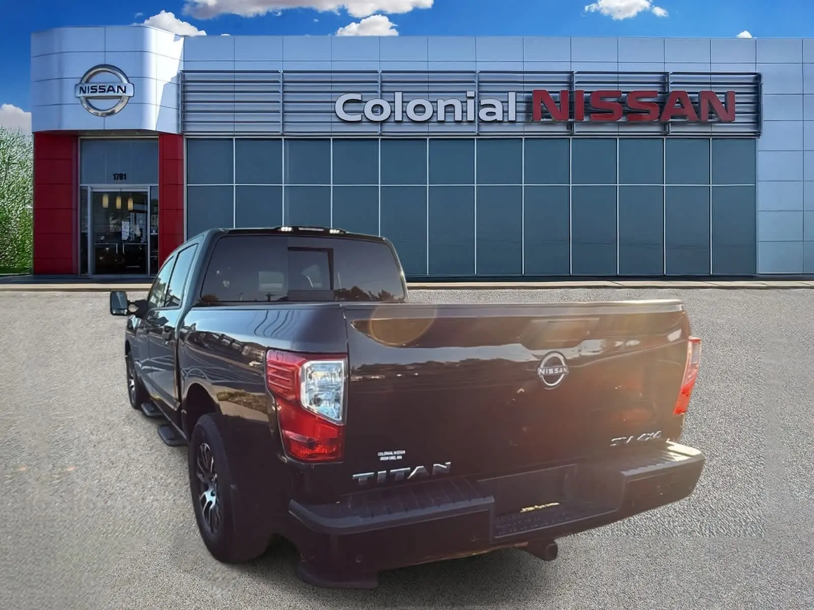 2024 Nissan Titan SV photo 2