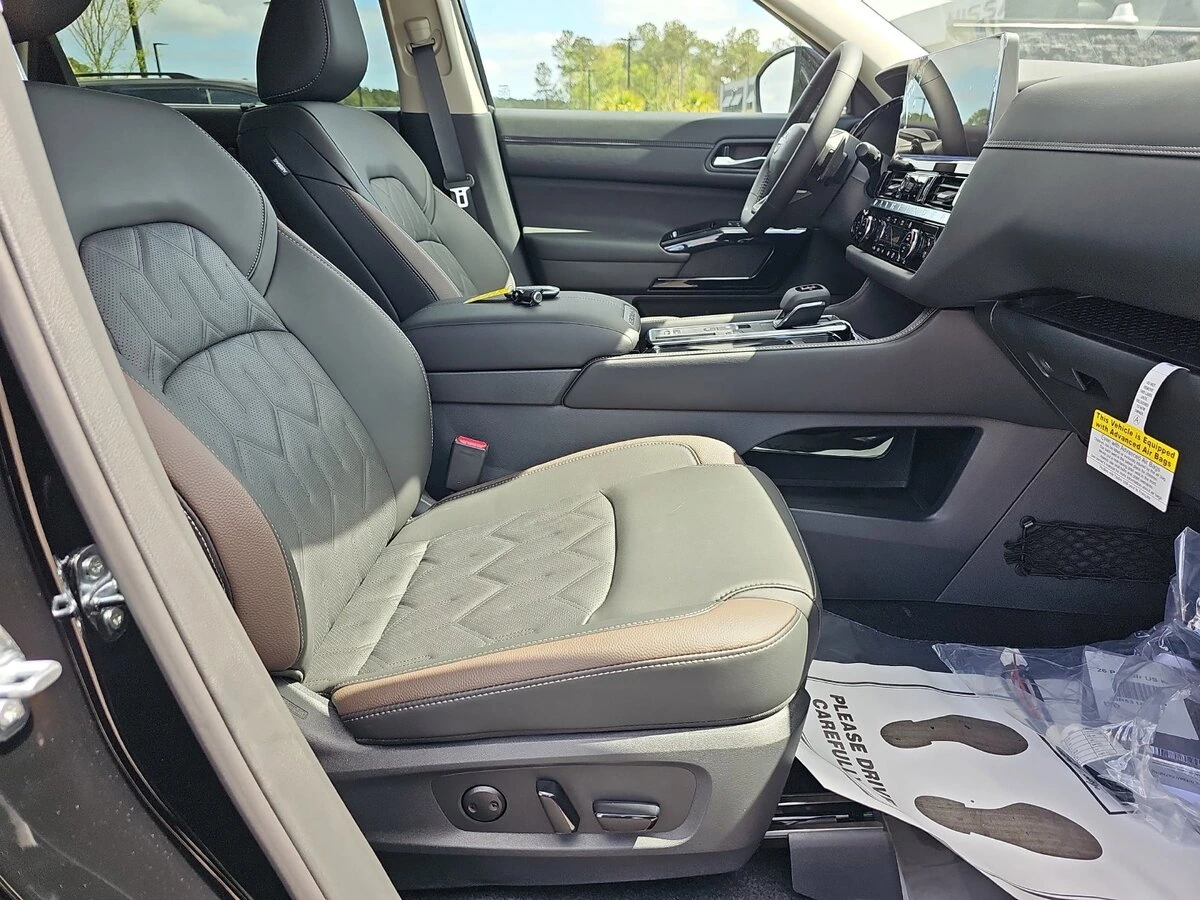 2026 Nissan Pathfinder Platinum - Photo 13