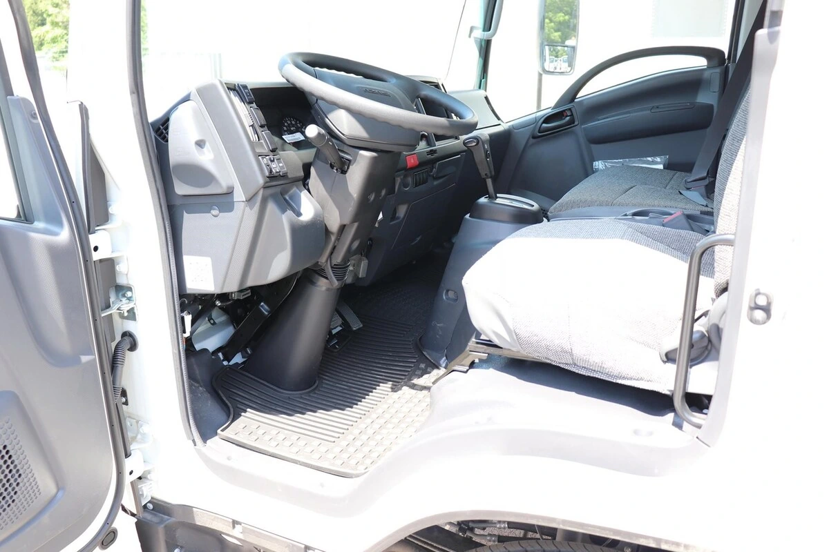 2025 Isuzu NRR in Harrisburg, PA — photo 7
