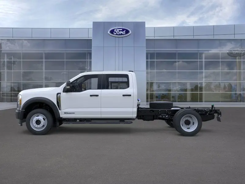 2025 Ford F-550 photo 4