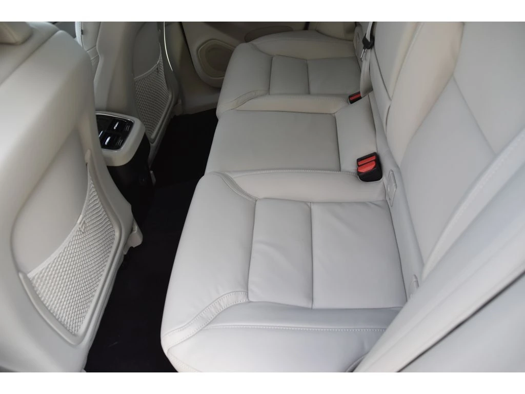 2026 Volvo - image 14