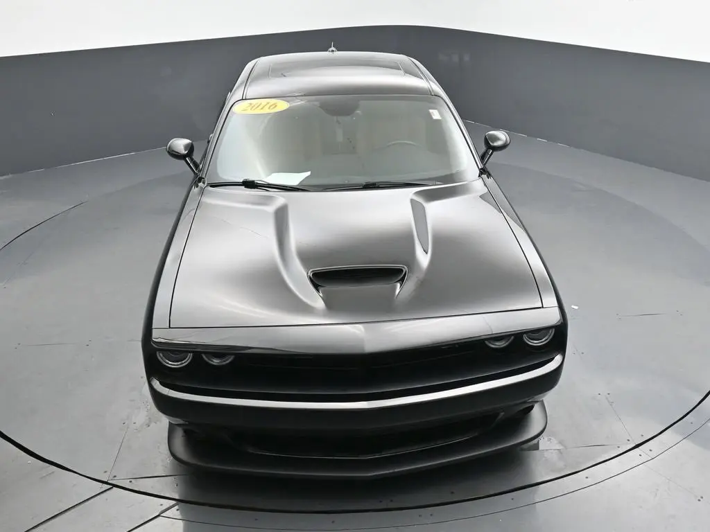 2016 Dodge Challenger SRT8 392 photo 17