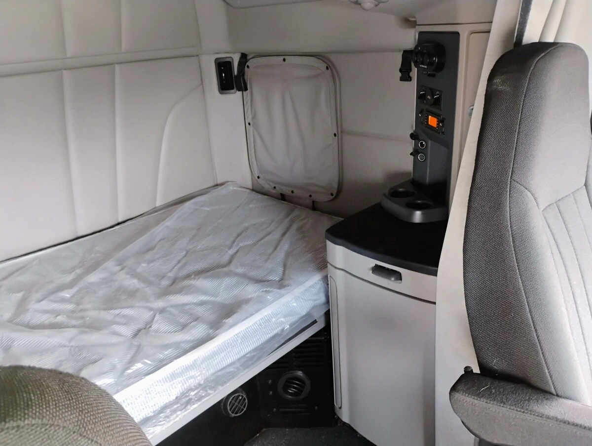 2023 Peterbilt 579 - image 18