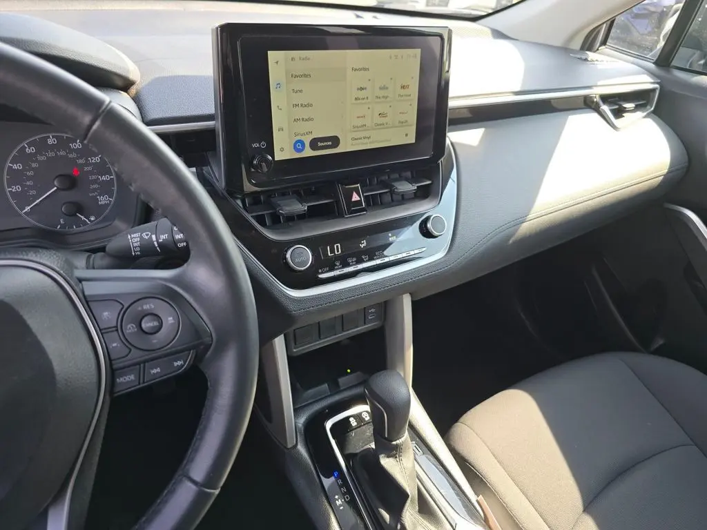 2024 Toyota Corolla Cross LE photo 26