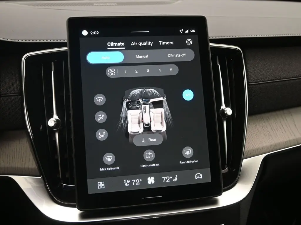 2026 Volvo - image 15