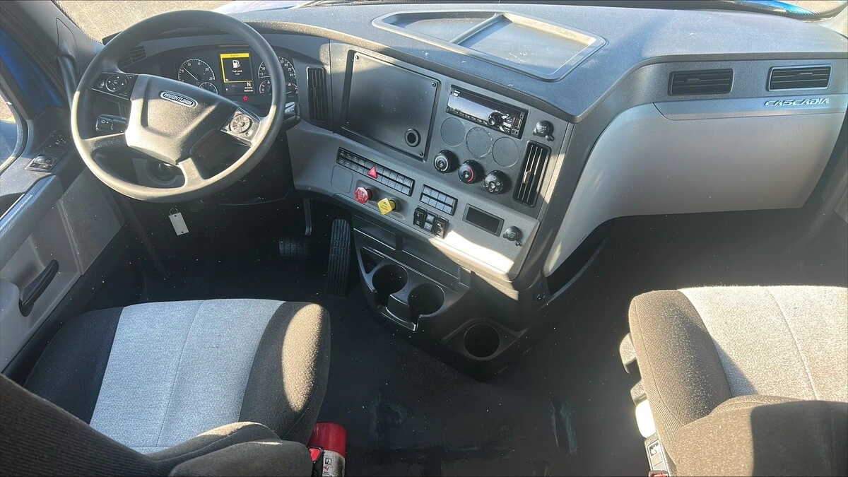 2022 Freightliner Cascadia - image 6