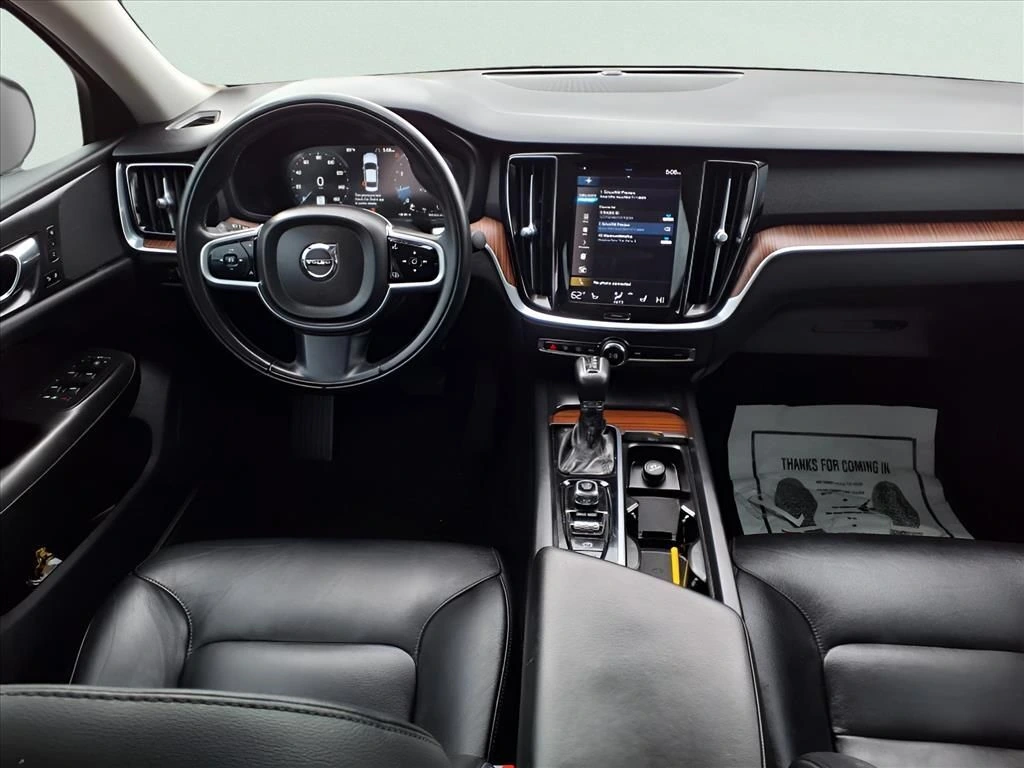 2021 Volvo - image 27