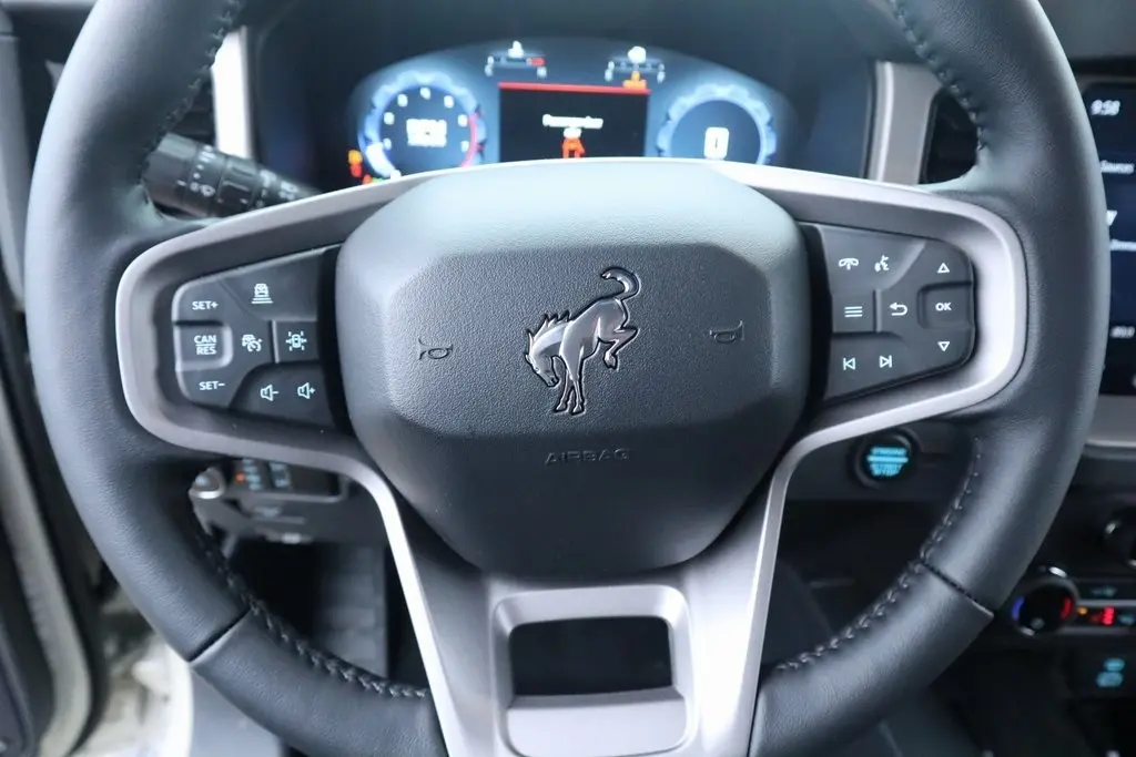 2025 Ford Bronco Outer Banks photo 3