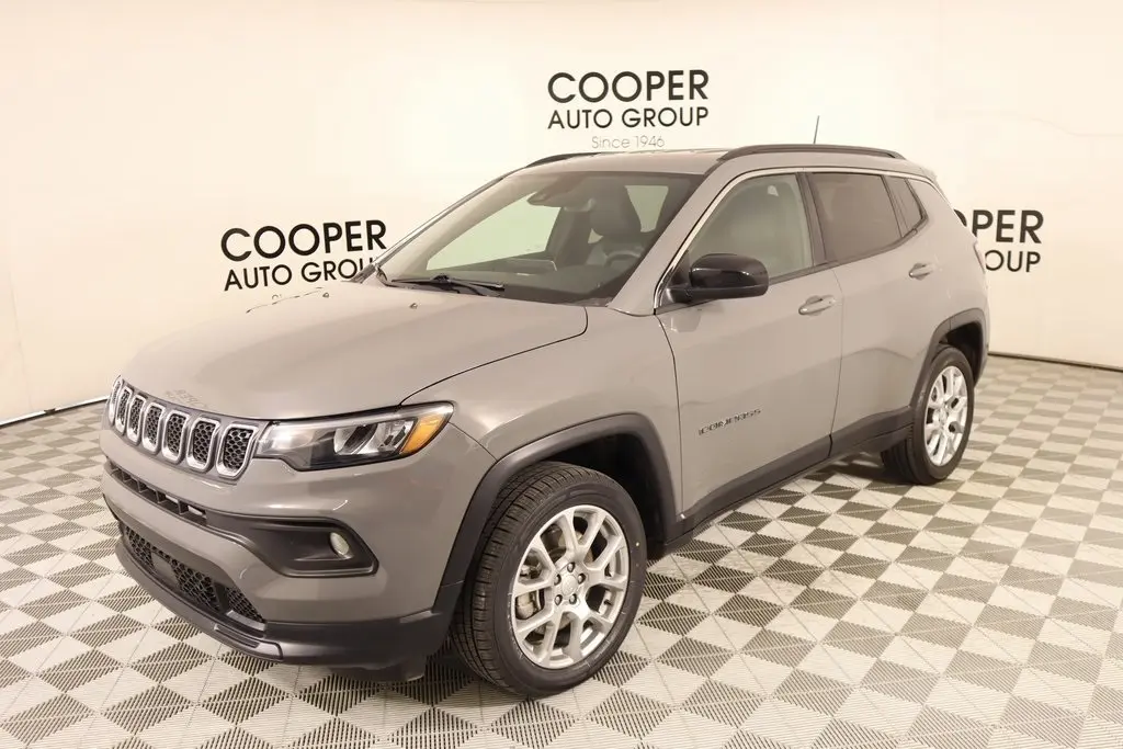 2024 Jeep Compass Latitude Lux photo 9