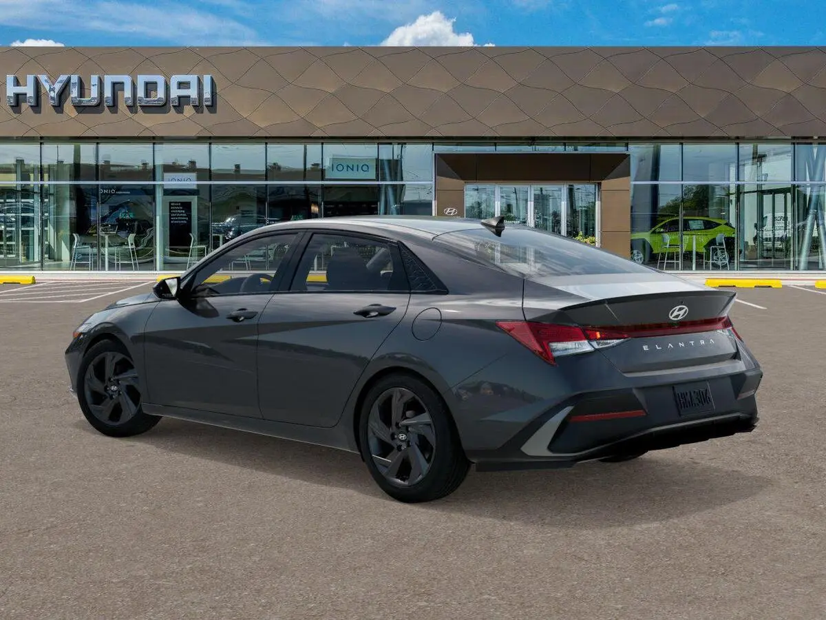 2026 Hyundai Elantra SEL Sport photo 4