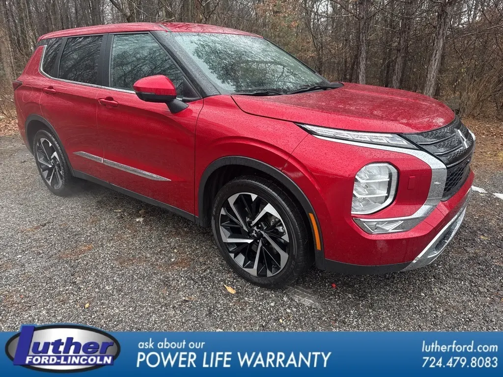 2022 Mitsubishi Outlander SE's photo