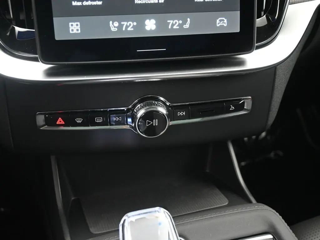 2026 Volvo - image 16