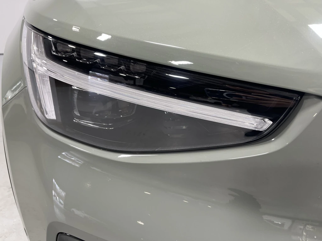 2025 Volvo - image 10