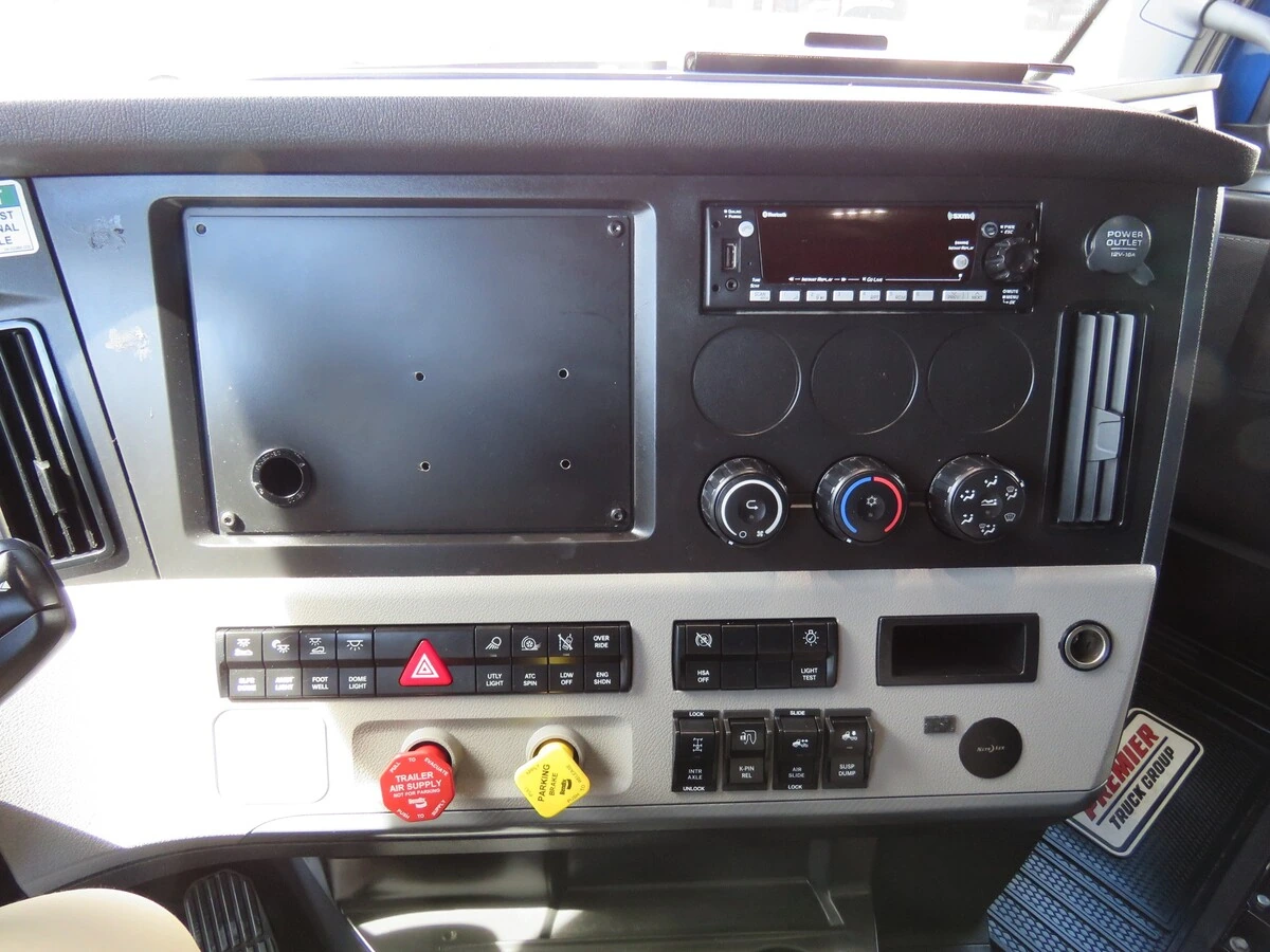 2022 Freightliner Cascadia - image 21