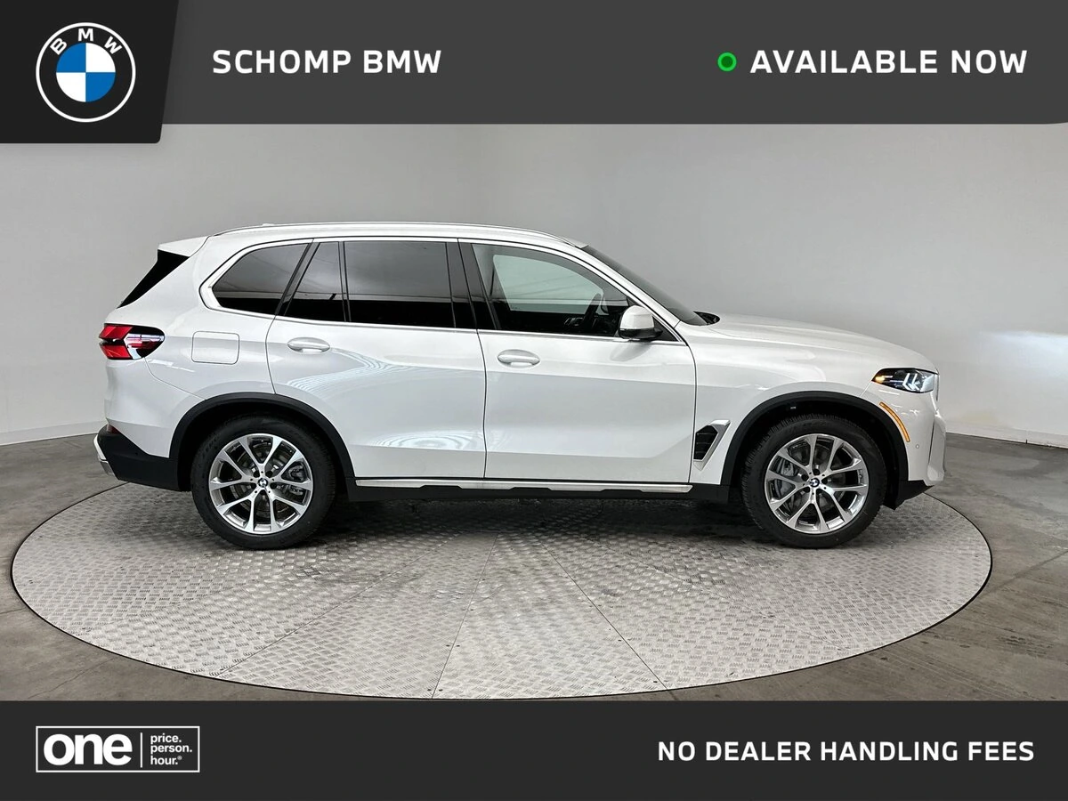 2026 BMW X5 50e's photo