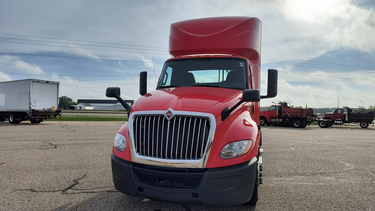 2019 International LT in Marshfield, WI — photo 5