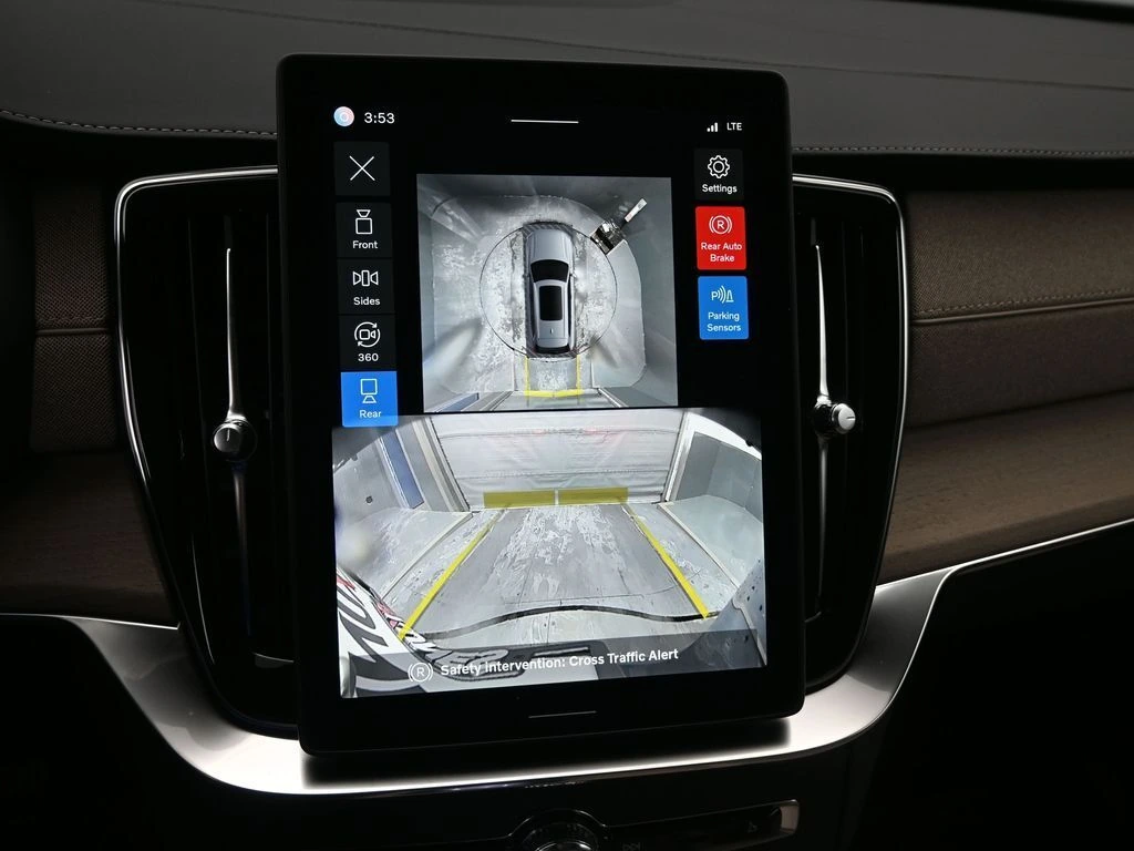 2026 Volvo - image 13