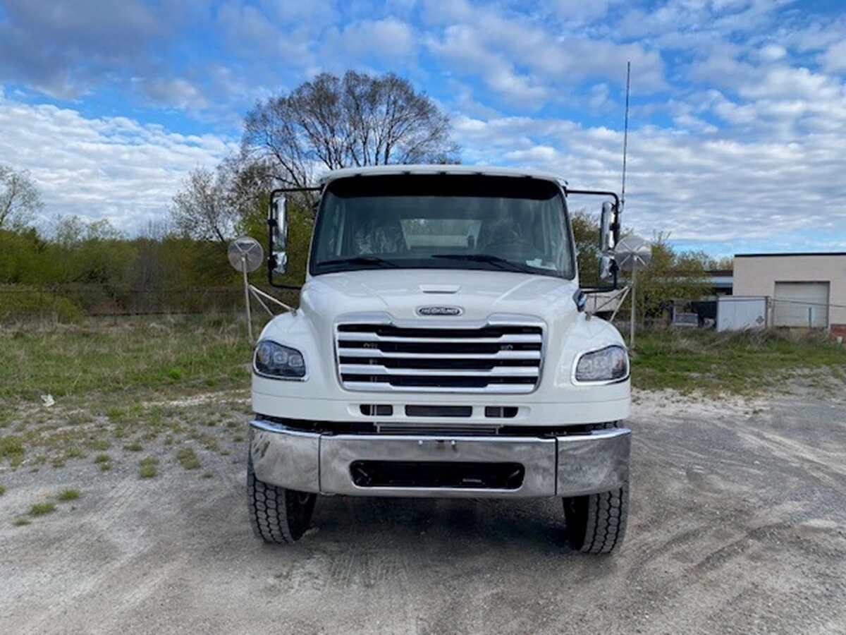 2027 Freightliner M2 106 — photo 4